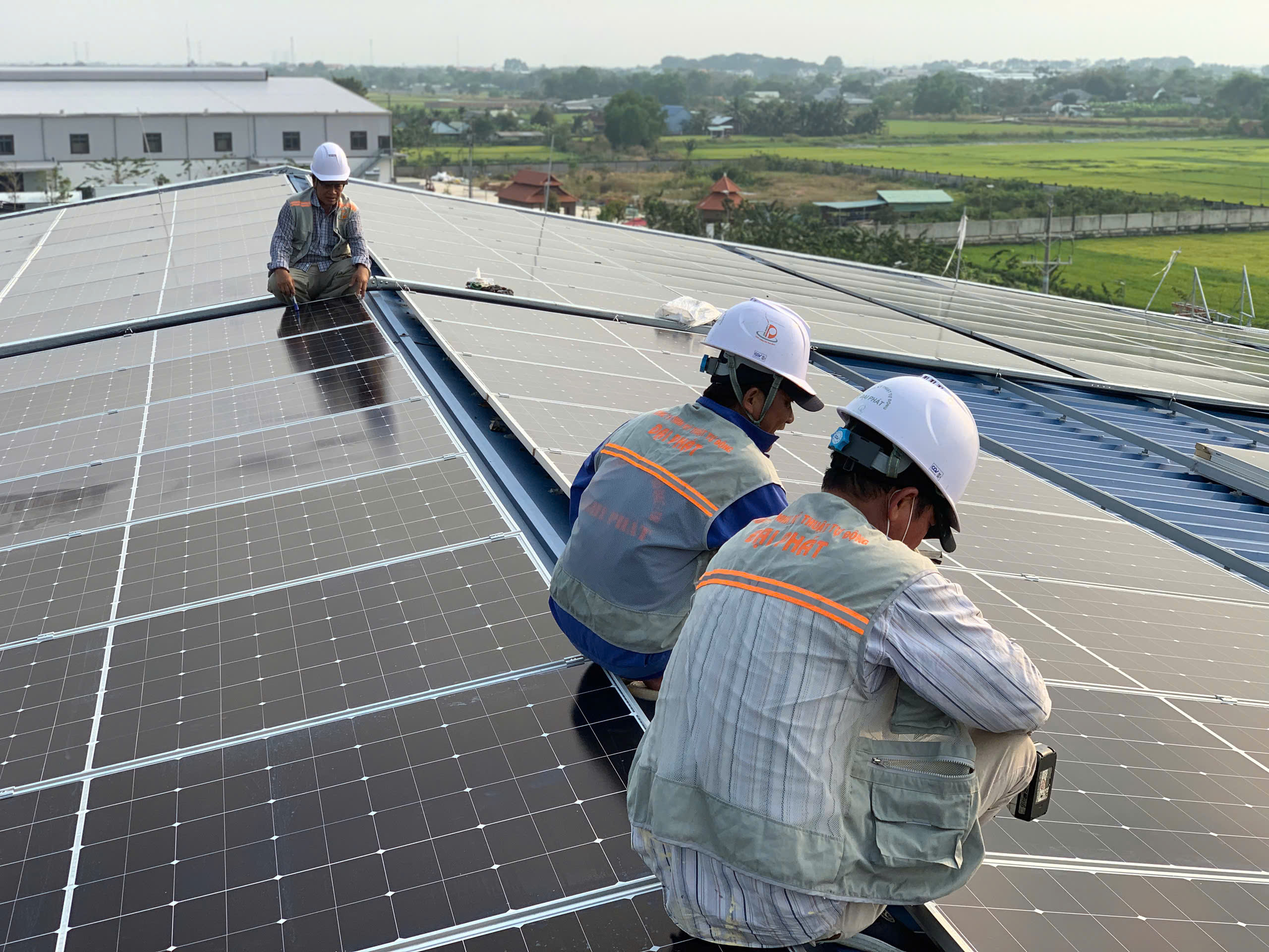 Dự án hệ thống năng lượng mặt trời hòa lưới bám tải 350kWp tại Long An